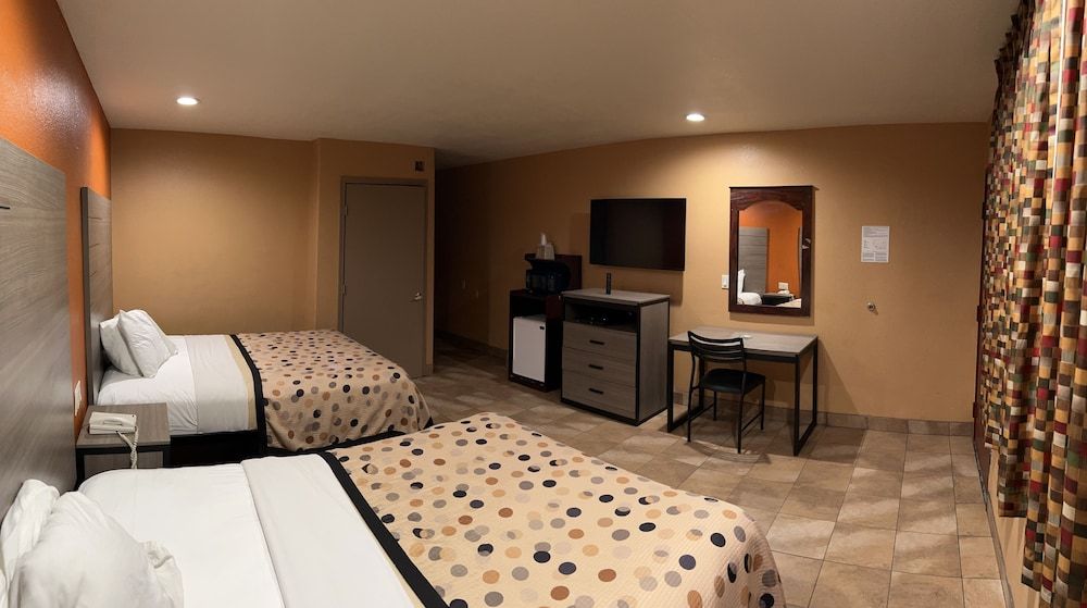 Apex Inn Standard Room, 2 Bedrooms - Handicap Accessible 3