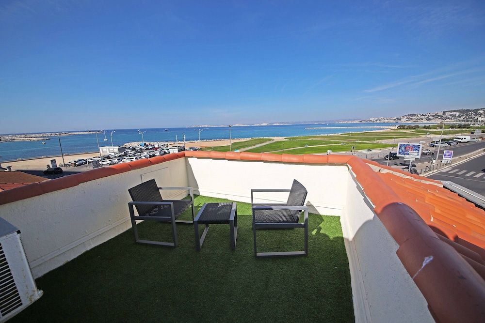 undefined Hôtel Le Mistral 2