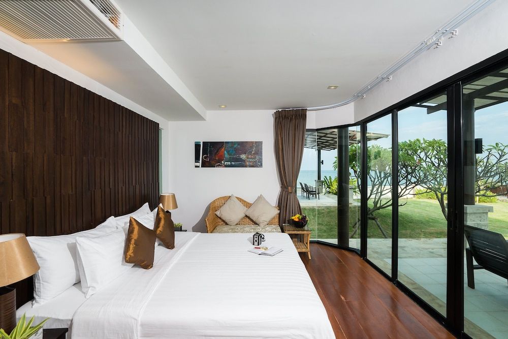 i Tara Resort & Spa Beachfront Villa 5