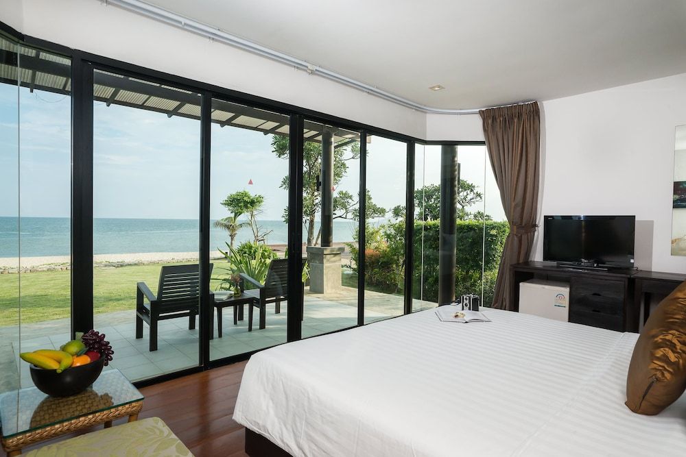 i Tara Resort & Spa Beachfront Villa 2