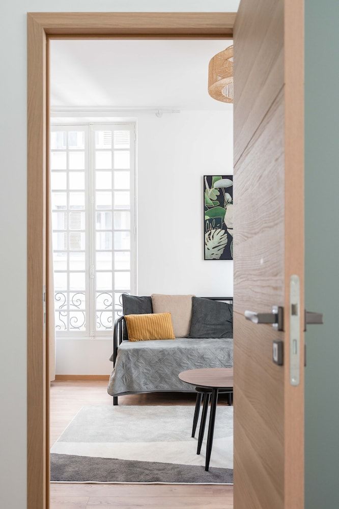 Les Petits Pavillons Luxury Apartment 11