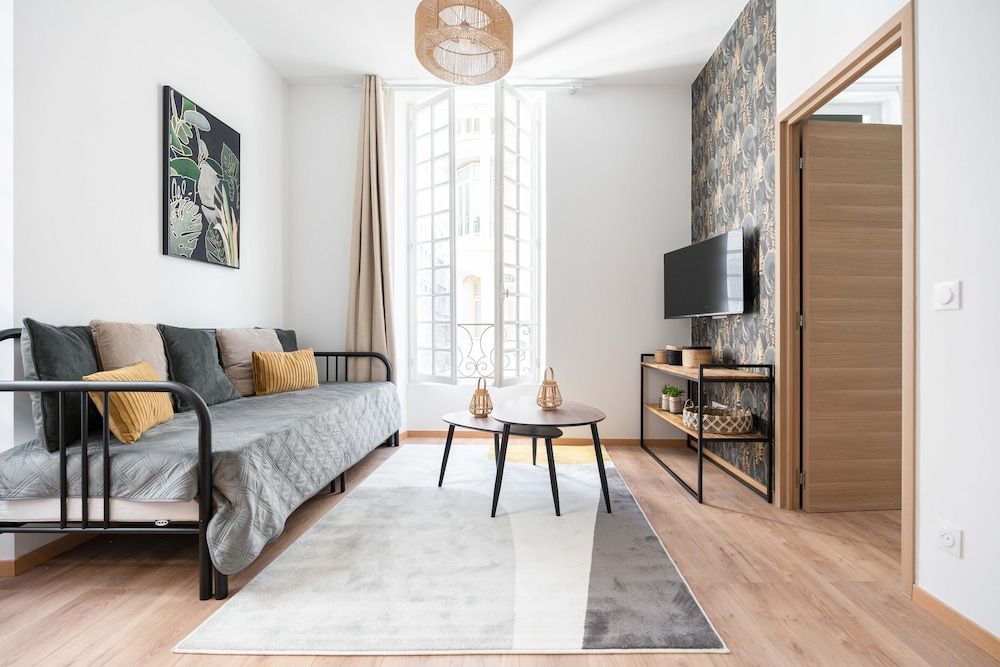 Les Petits Pavillons Luxury Apartment 8