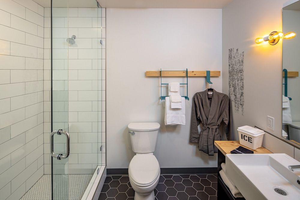 The Wren Room, 1 King Bed 3