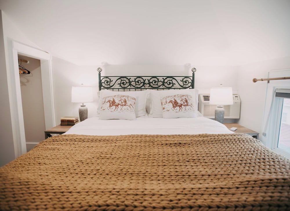 Goldsmith's Riverfront Inn Superior Apartment