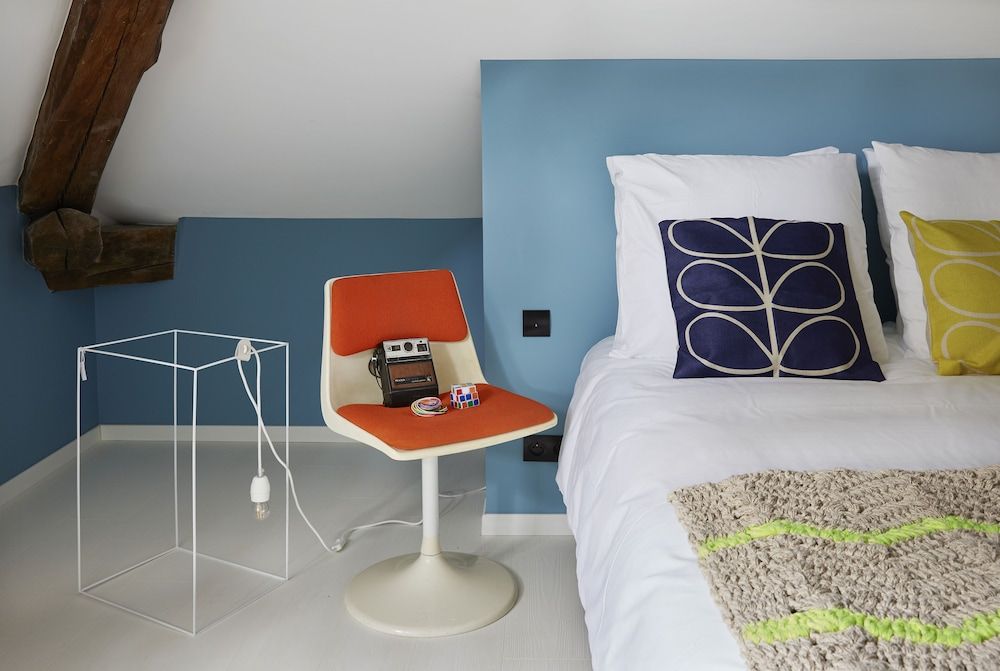 Le Boutik Hotel Double Room (#8 Moody Blue)