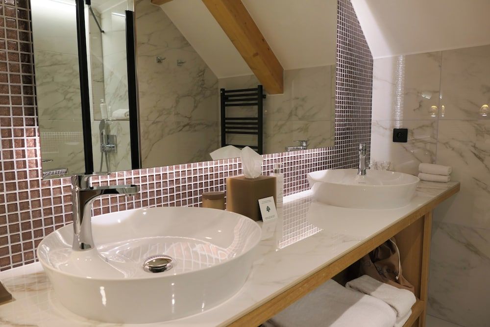 Lake Suite Igloo