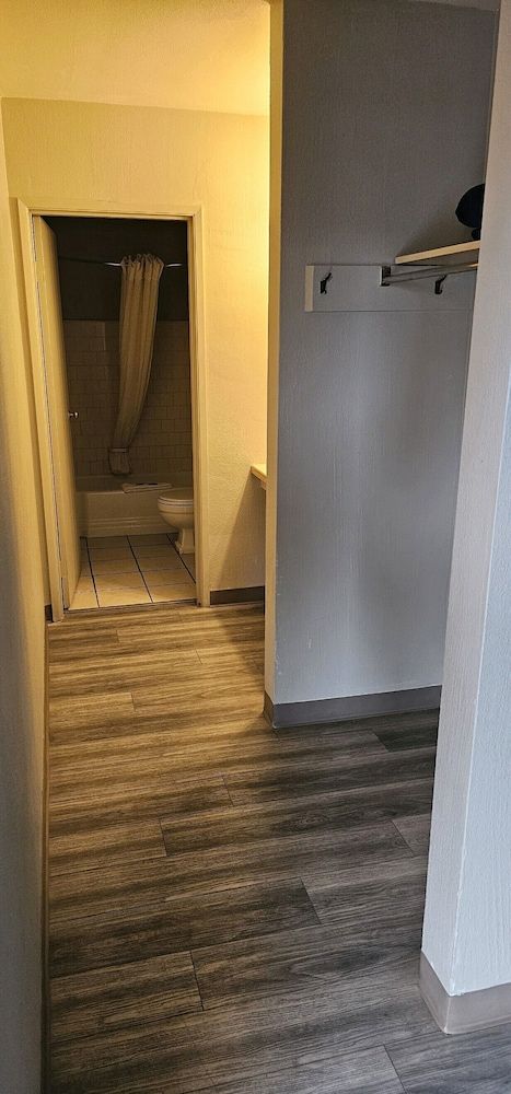 Downtown Inn Triple Room 4