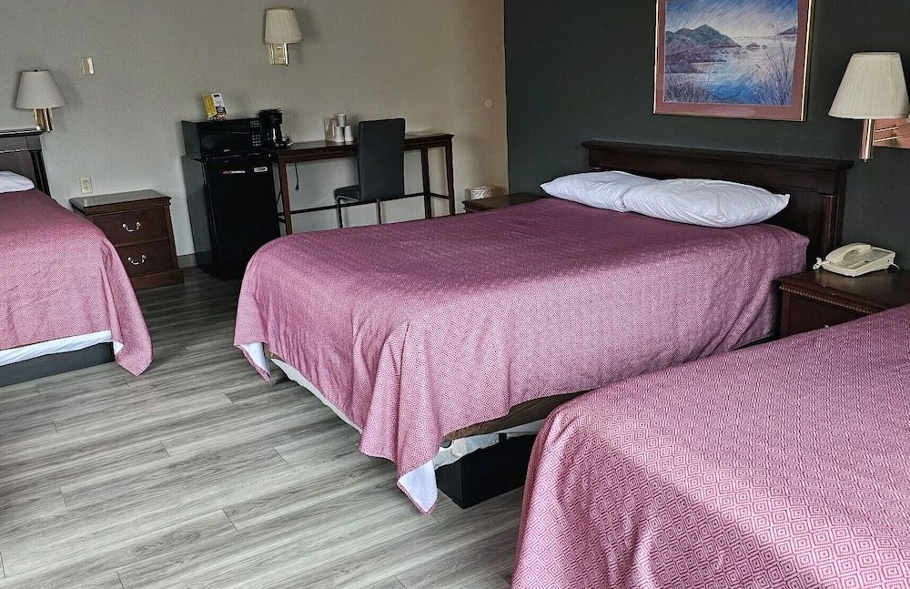 Downtown Inn Triple Room 3