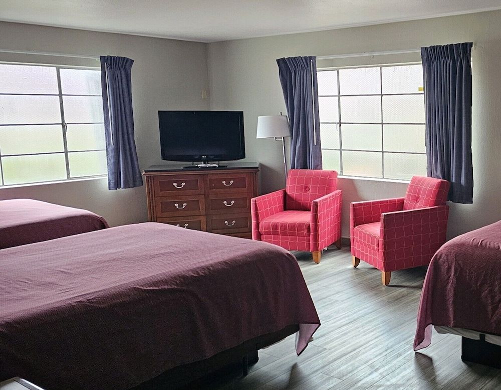 Downtown Inn Triple Room 2