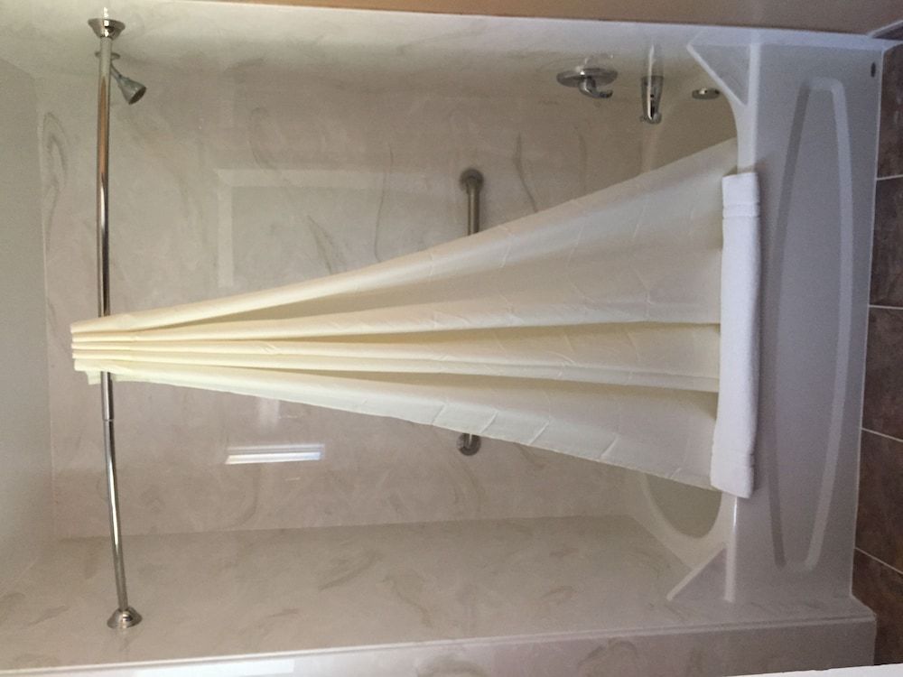 Downtown Inn Standard Room, 2 Queen Beds, Non Smoking 5