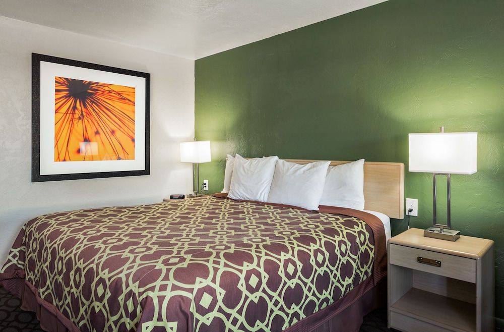 Downtown Inn Standard Room, 1 King Bed, Non Smoking 4