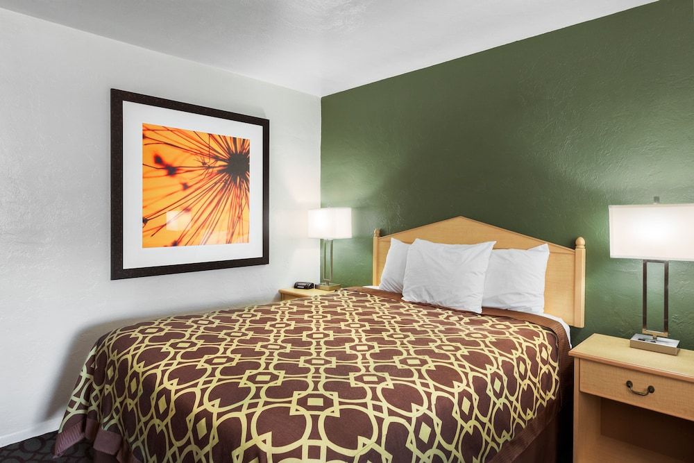 Downtown Inn Standard Room, 1 Queen Bed, Non Smoking 2