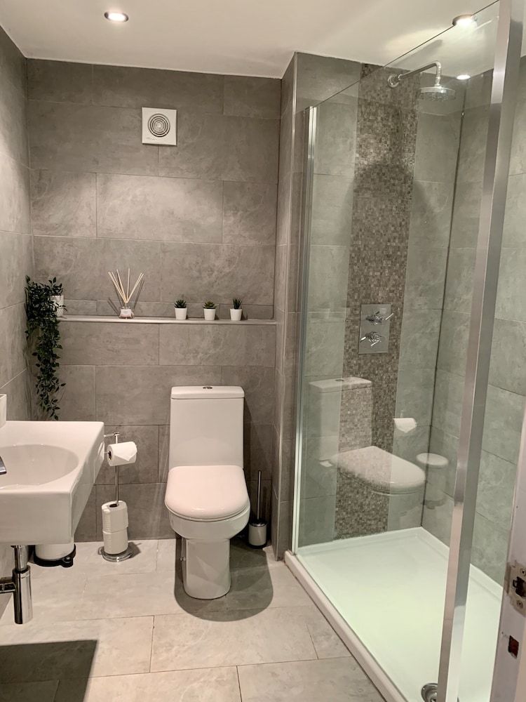 House, Private Bathroom