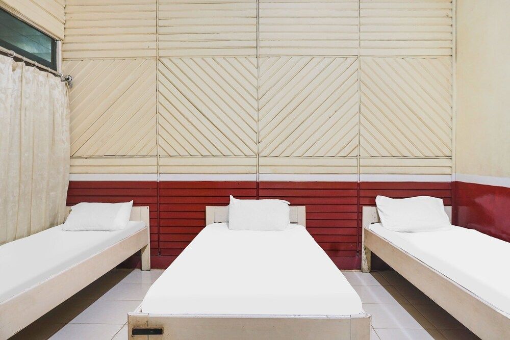 Economy Triple Room