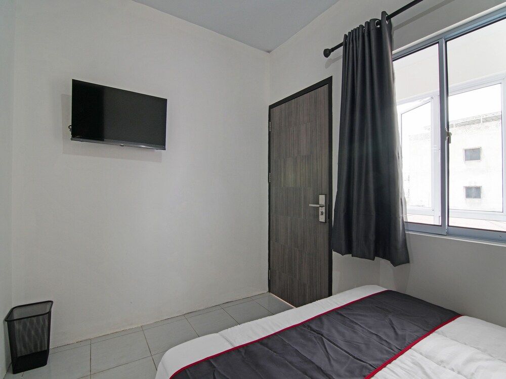 OYO 92300 Koala House Executive Double Room 8
