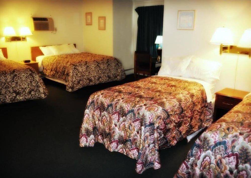 Grand Room, Multiple Beds, Refrigerator & Microwave