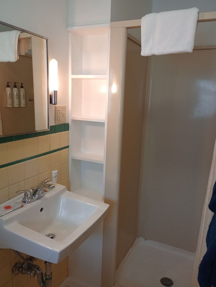 The Ashley Classic Room, 1 Queen Bed 5