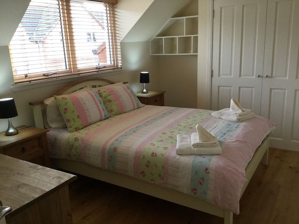 Inverness Apartments - West Heather Apartment 5