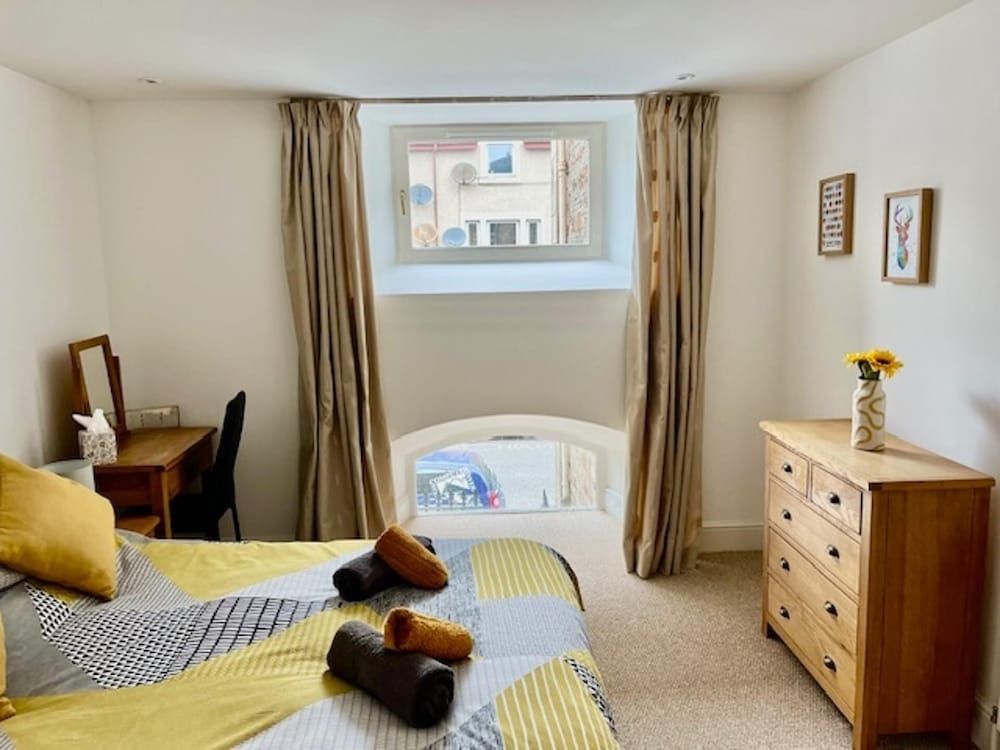 undefined Stunning Spacious Apartment on River Ness 5