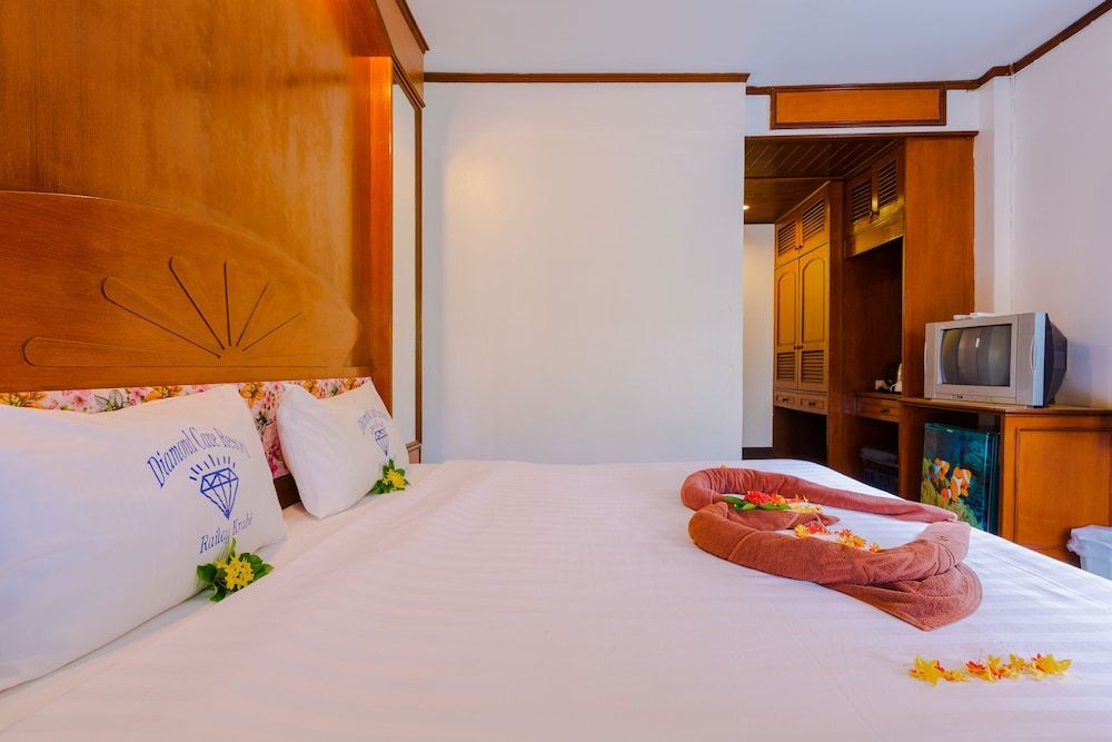 Diamond Cave Resort Bungalow A/C (1 Double Bed) 8