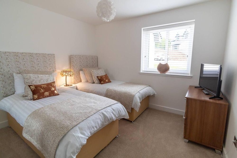 undefined Spacious 2 Bedroom Modern Apartment in Inverness