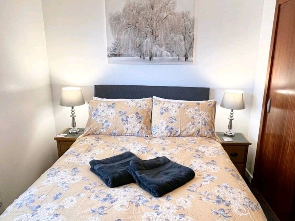 undefined Lovely 2 bed with free parking 8