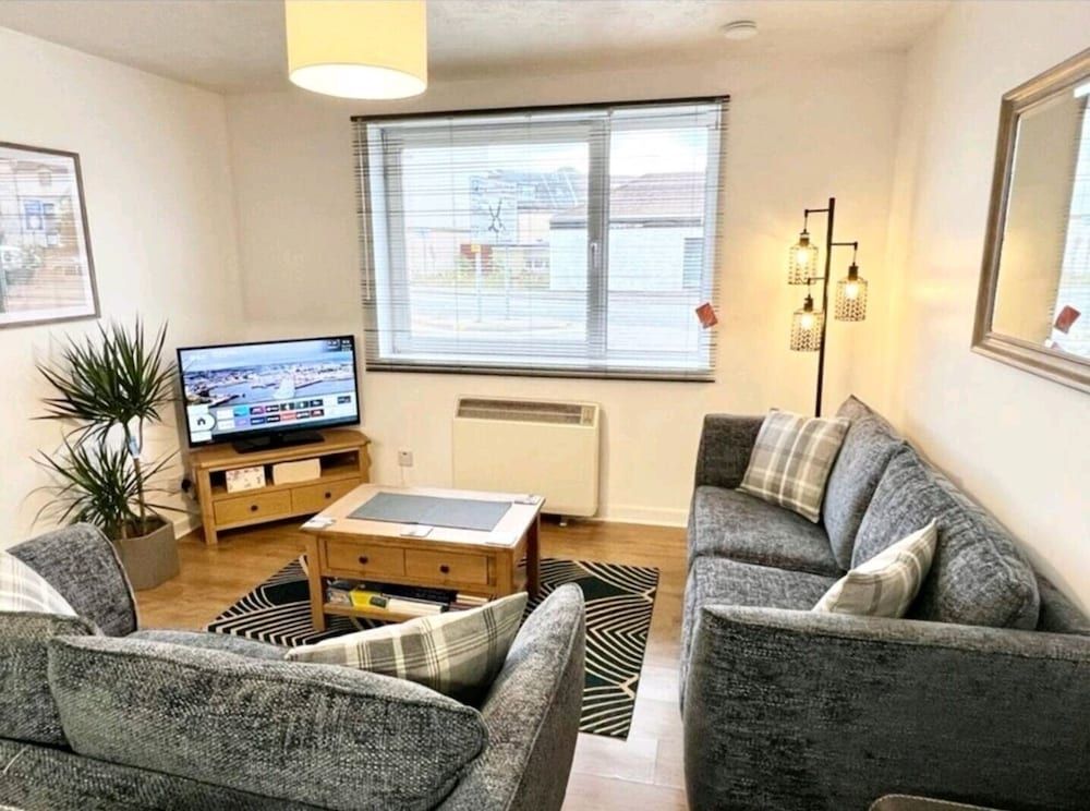 undefined Lovely 2 bed with free parking 2