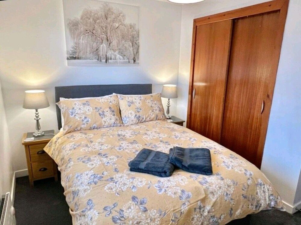 undefined Lovely 2 bed with free parking 9