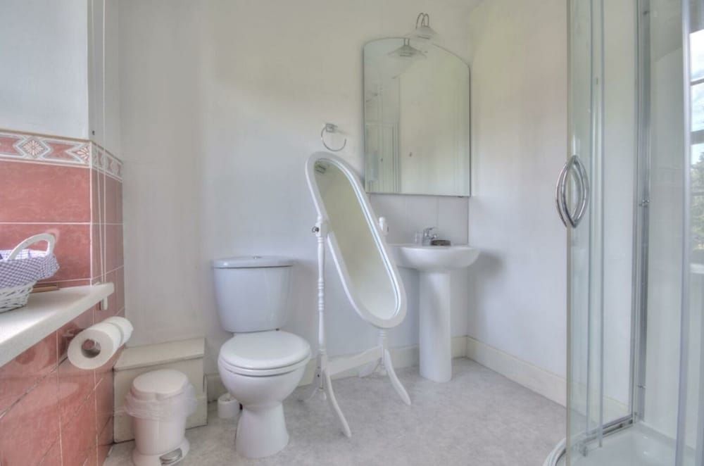 undefined Stunning 5-bed House in Inverness 7