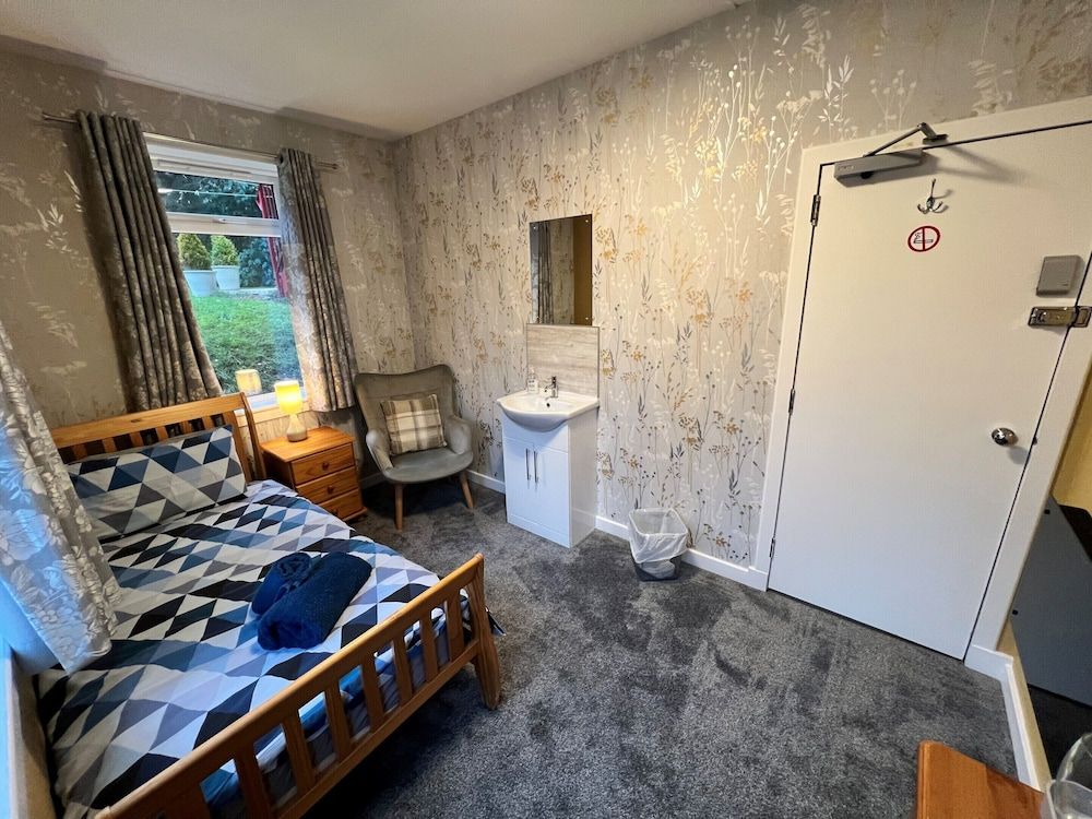 Standard Single Room, Shared Bathroom, Garden View