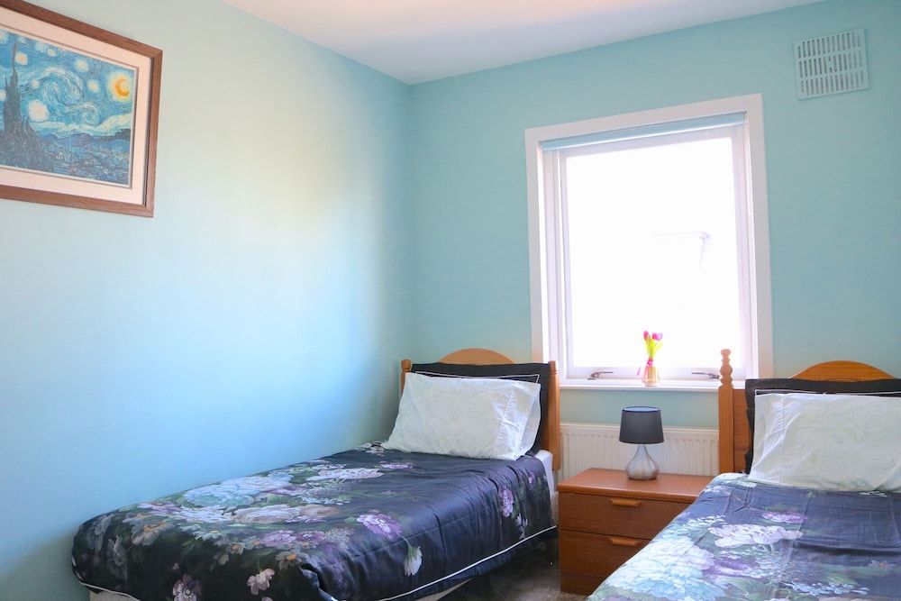 Bright 4 Bed Family Home by the Canal House 16