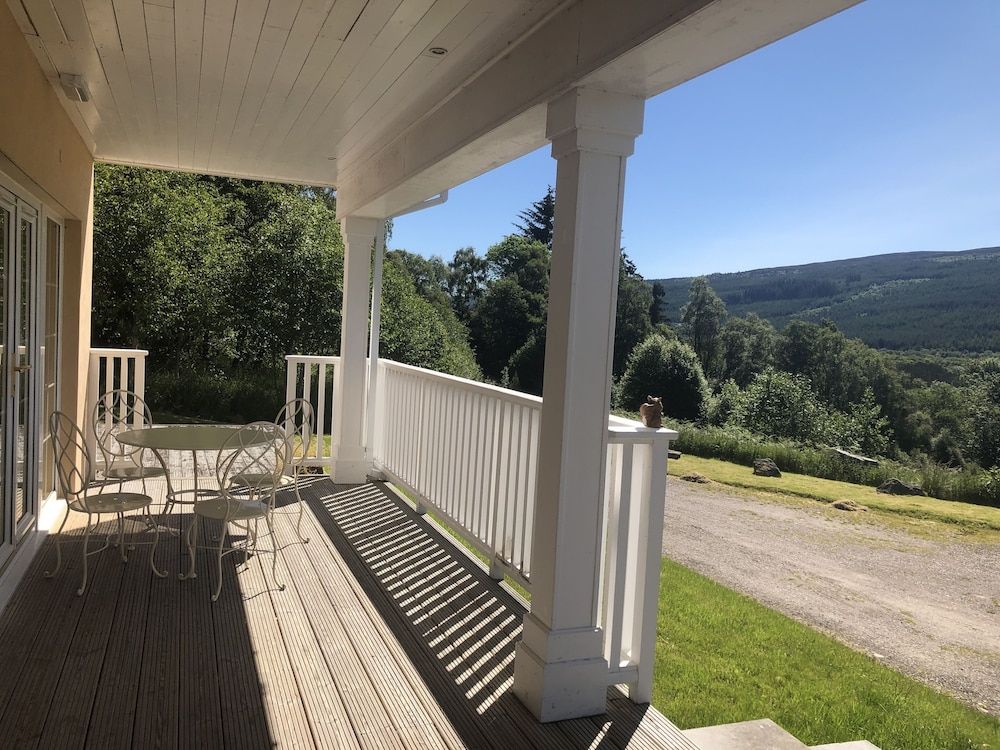 The Highlander B&B Deluxe Twin Room 4