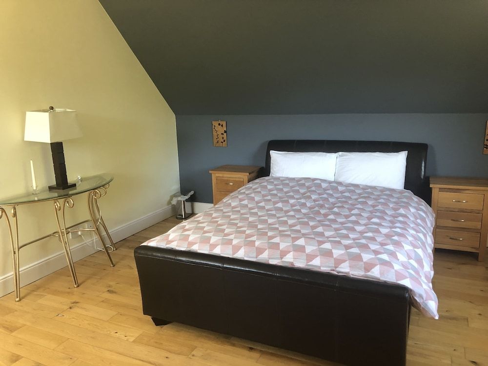 undefined The Highlander B&B 2