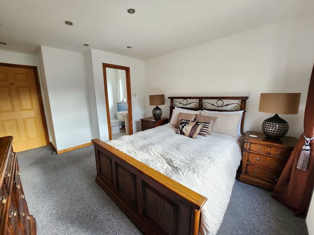 undefined Boutique 4-Bed Home in Inverness 10