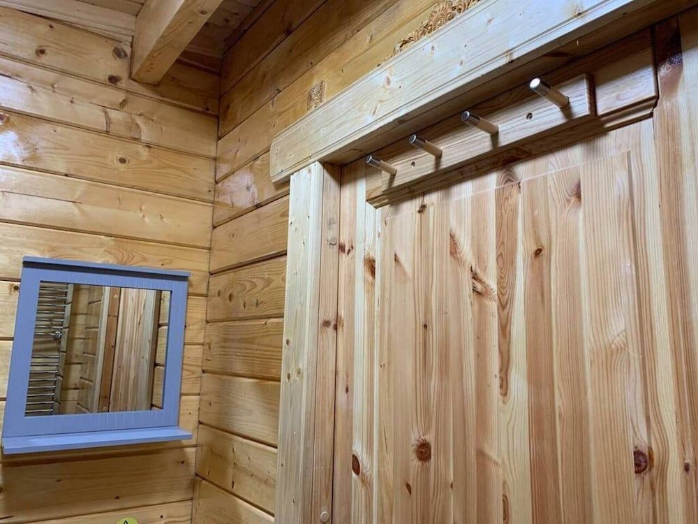 undefined Immaculate Cabin 5 Mins to Inverness Dogs Welcome 7