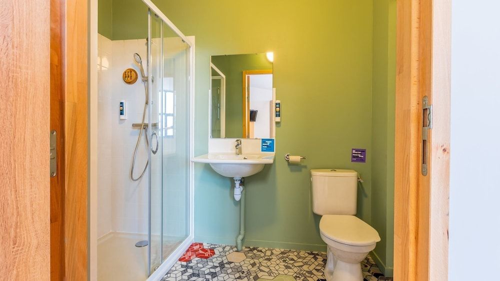 The People Le Havre Dormitory 4 people shared bathroom 5