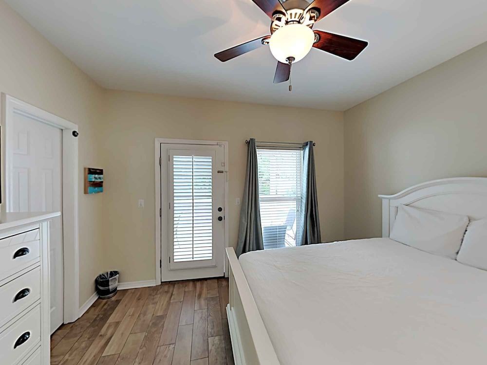 House, Multiple Beds, Pool View, Kitchen