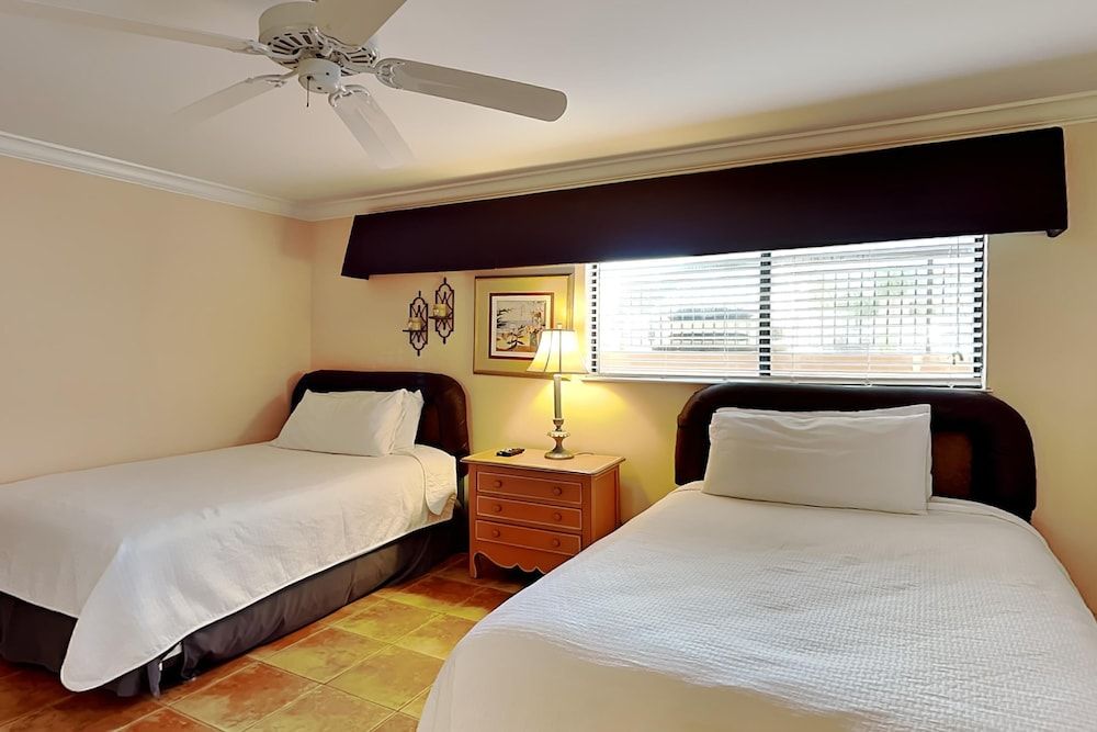 Condo, Multiple Beds, Kitchen, Pool View (#115 - No Pets Allowed)