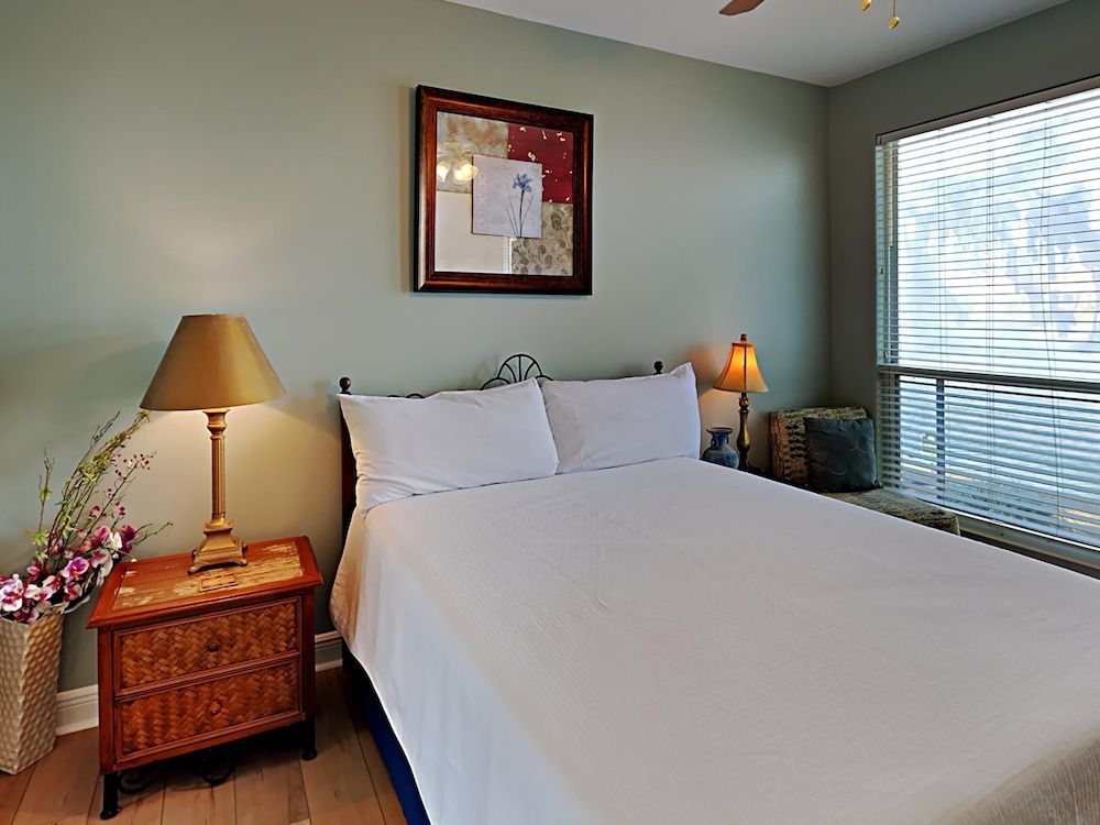 Condo, 1 Queen Bed with Sofa bed, Balcony (#10B - No Pets)