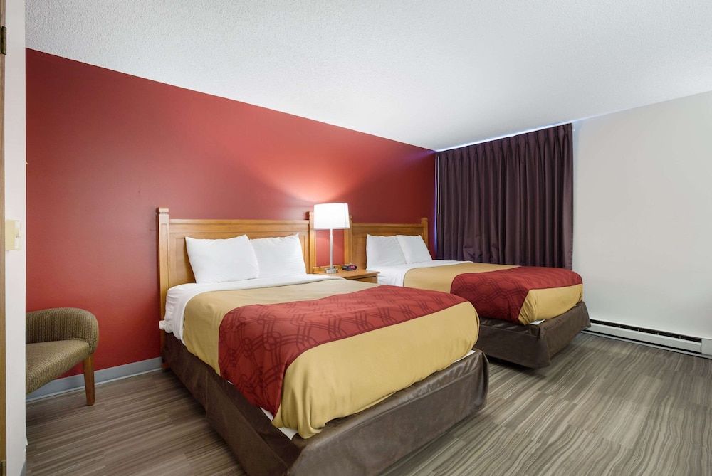 Econo Lodge Inn & Suites Room, 2 Double Beds, Accessible, Non Smoking 3