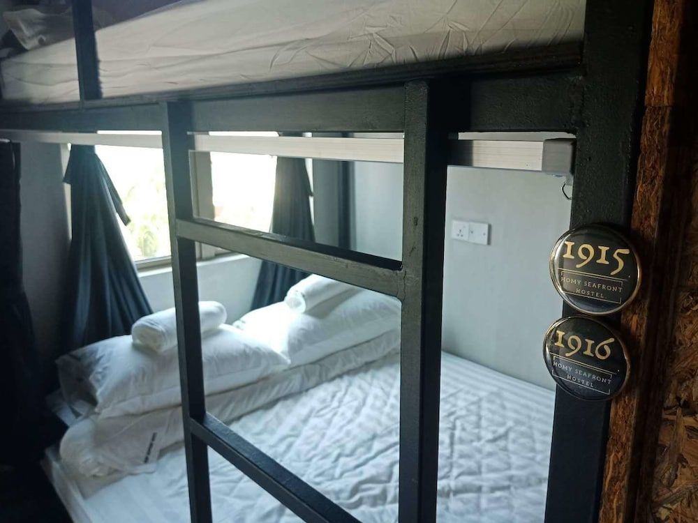 Homy Seafront Hostel
