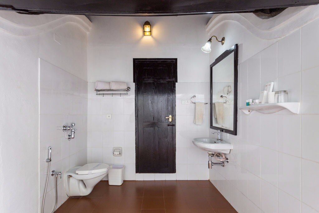 The Windsor Castle Standard Twin Room 7