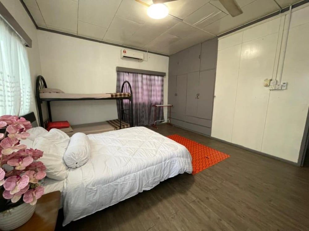 Room, 3 Bedrooms