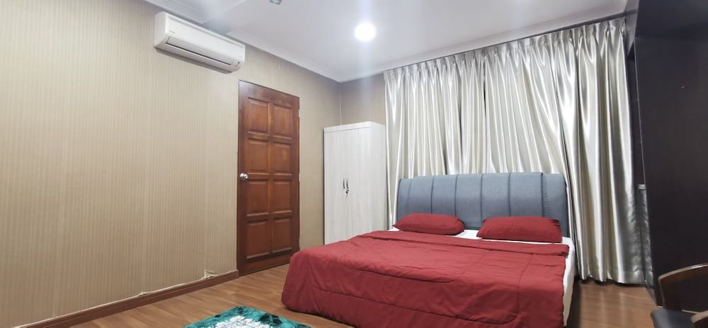 Room, Private Bathroom