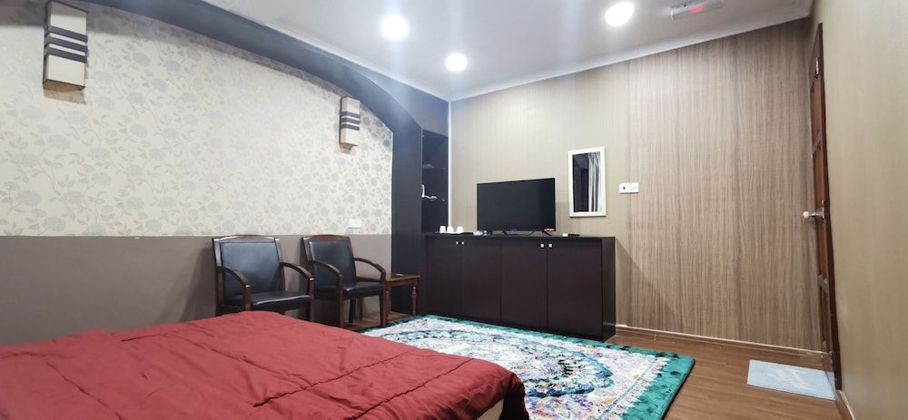 Room, Private Bathroom