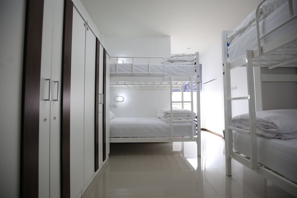 Shared Dormitory, Women only