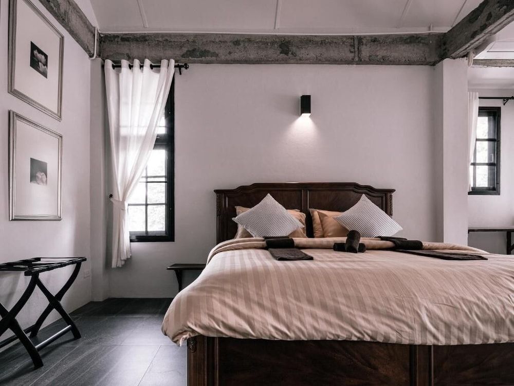 Palin Family Cottage Deluxe Room 2