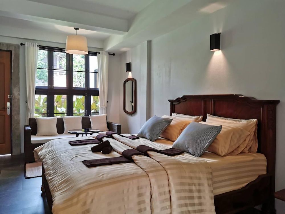 Palin Family Cottage Deluxe Room 4