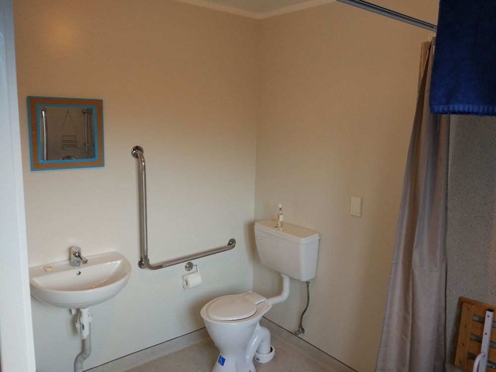 Tasman Bay Backpackers Single Room 5