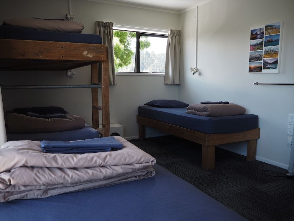 Tasman Bay Backpackers Three Bed Dormitory 3